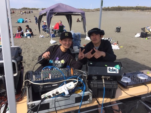 湘南辻堂で行われたサーフミートに地元で人気DJも登場で大盛り上がり