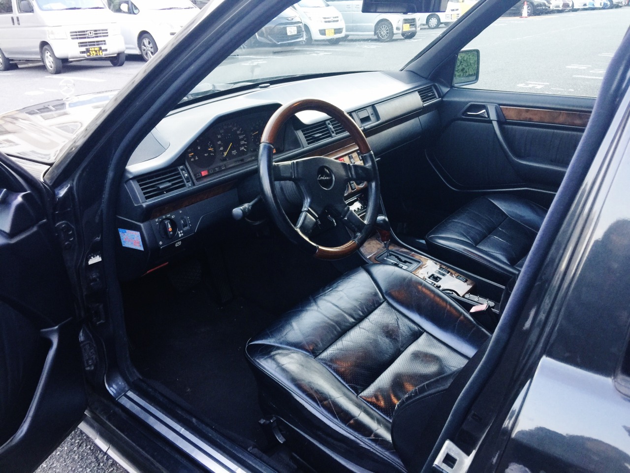 W124ベンツ300TEはやっぱり黒革が似合うんです