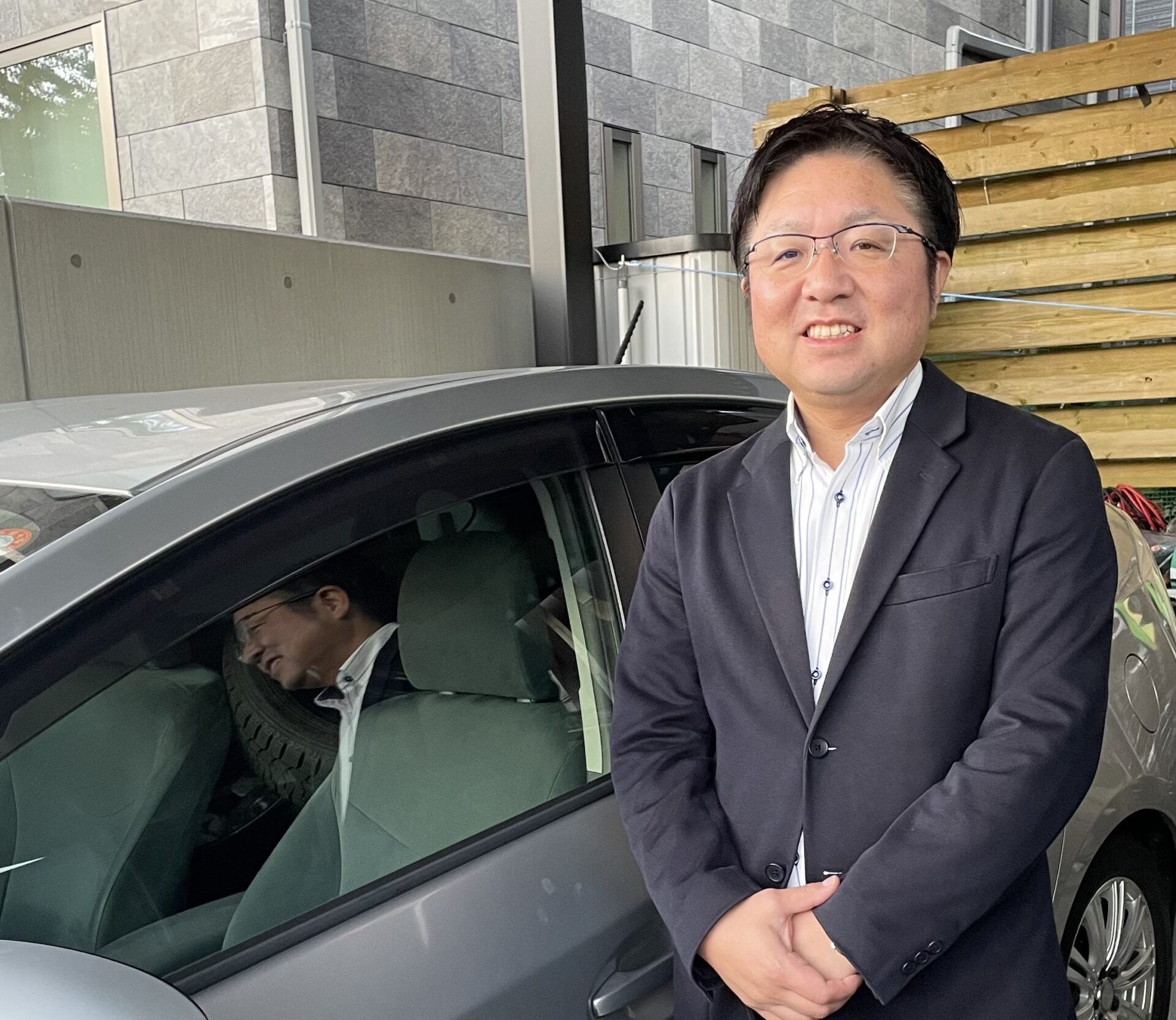 車買取り ハッピーカーズ名古屋東店 店長の中村です。