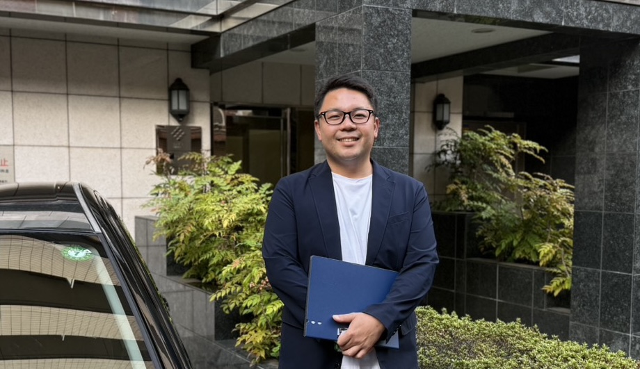 はじめまして。車買取りハッピーカーズ北海道店　加藤と申します。  私自身前職はキャンピングカーメーカーで勤めておりました。キャンピングカーのことはもちろん、他にも今まで長く車関係の仕事を経験してきたので、お車のことならお任せください。